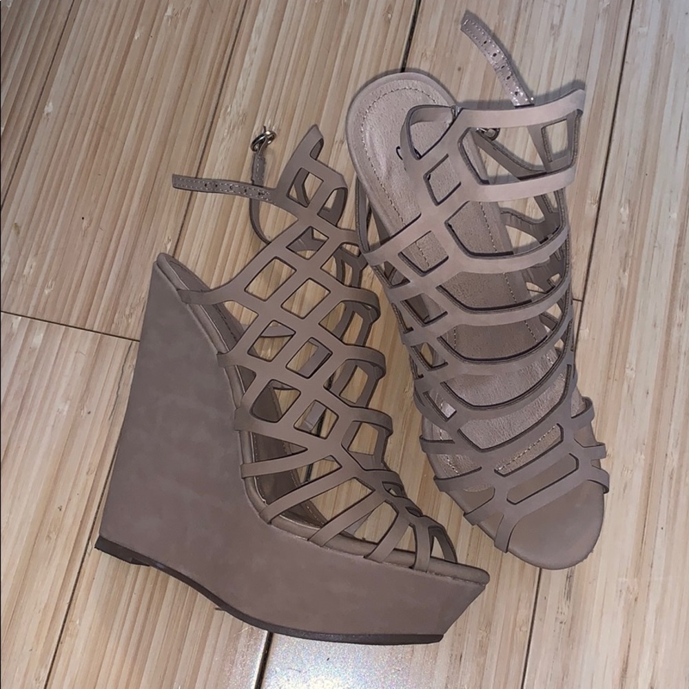 Heels - Picture 2 of 2